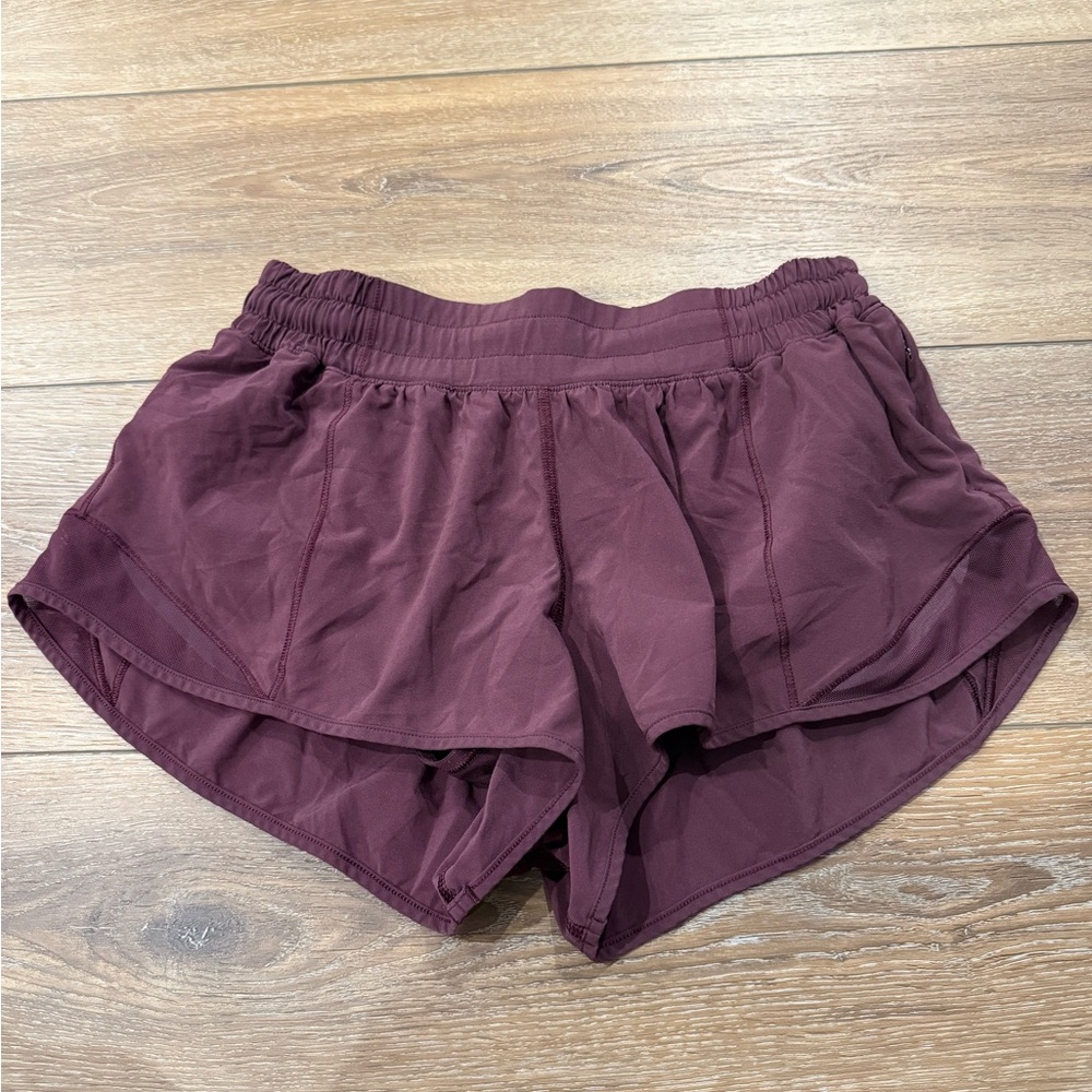 Lululemon Hotty Hot Low-Rise Lined Short 2.5"
